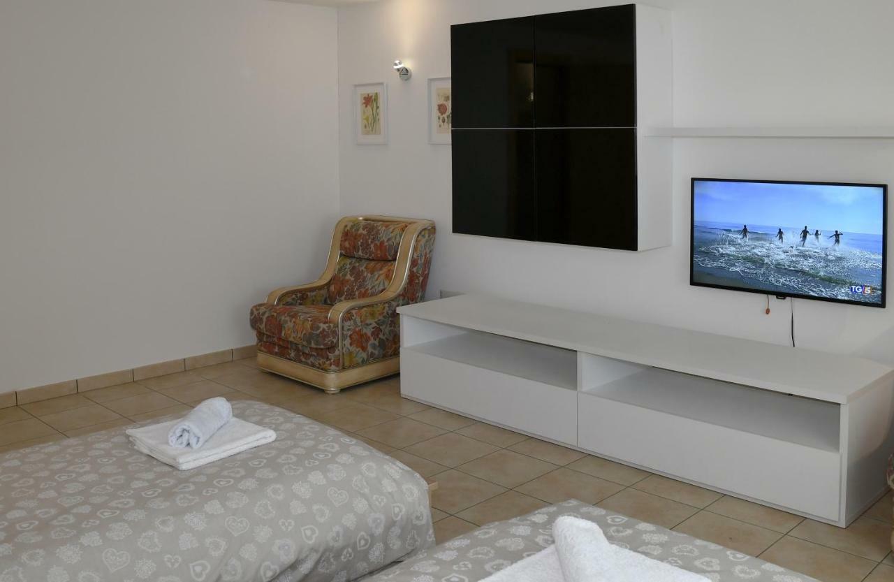 Apartment Gli Ulivi - Tremezzina トレメッツォ エクステリア 写真