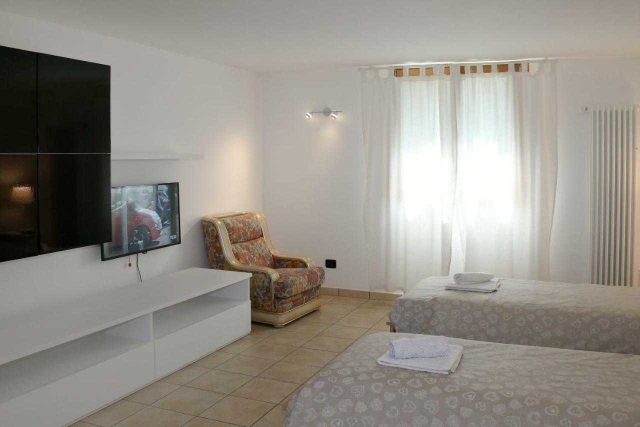 Apartment Gli Ulivi - Tremezzina トレメッツォ エクステリア 写真